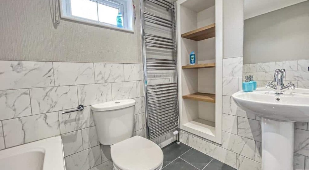 BATHROOM 2